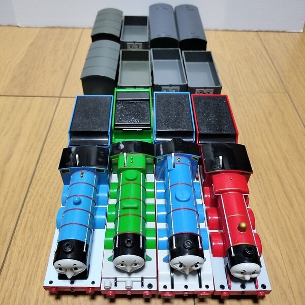 プラレール【エドワード・ヘンリー・ゴードン・ジェームス】旧タイプ 単2電池仕様 いたずら貨車 いじわる貨車 客車 きかんしゃトーマス