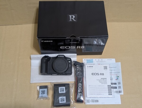 送料無料 キヤノン Canon ミラーレス一眼カメラ ボディ EOS R8 箱、説明書、ストラップ、純正充電器とバッテリー付き シャッター28000以下
