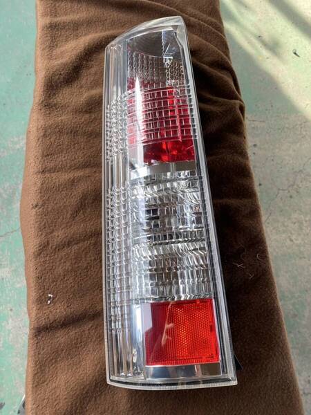 エブリィ ABA-DA64W 左テールランプ TOKAIDENSO 35603-68H3 35670-68H30