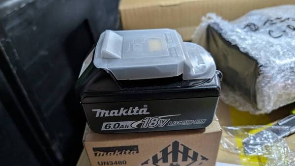 純正 未使用 makita マキタ 急速充電器DC18RF + 箱入りバッテリーBL1860B セット 18V 6.0Ah 雪飛行機マーク有 白キャップあり