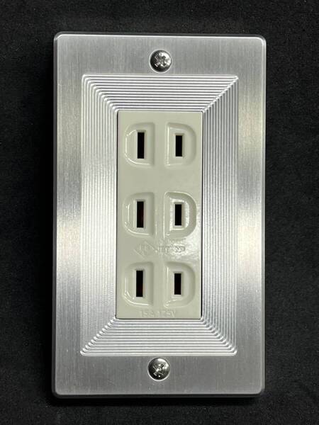電源コンセント ガレージ風 工場 倉庫 インテリア アルミ削り出し カッコイイ メタリック お洒落 1枚 送料込み