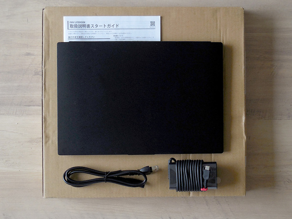 極美品 使用極小(58時間 52回) 超軽量 866g 14.0インチ WU4/H1 「FMVUH01008」 i7-1360P /32GB /256GB Office2021搭載