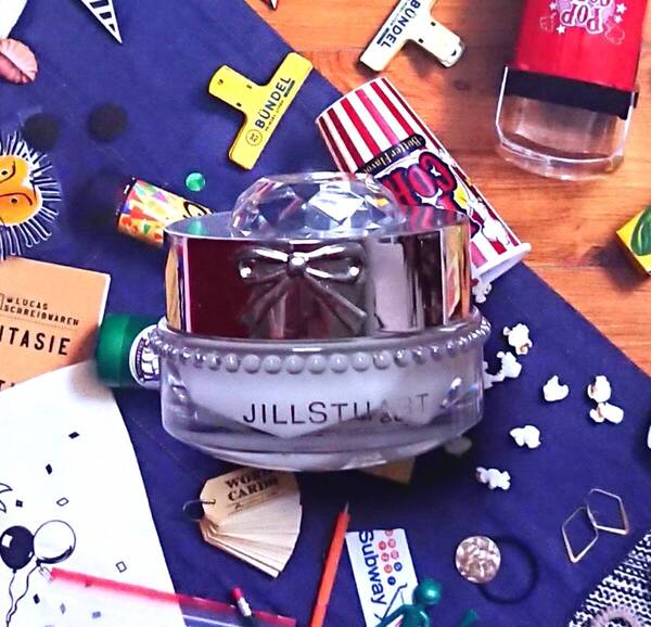 《美品》【ジルスチュアート リラックス メルティ リップバーム】JILLSTUART ホワイトフローラル 容器 唇 保湿 リップクリーム リボン