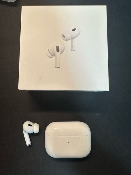 左耳とチャージケース Apple AirPods Pro2