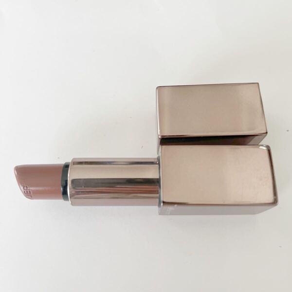 ローラ メルシエ / ルージュ エッセンシャル シルキー クリーム リップスティック 05:赤みブラウン系 定価5060円
