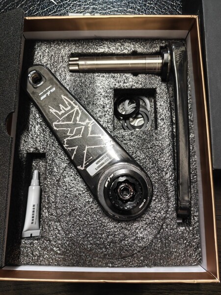 (中古美品) ELILEE X310 カーボンクランク 160mm シマノ互換24mmチタンシャフト