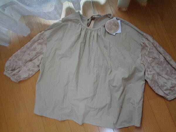 しまむら☆インフルエンサーコラボ☆ゆみ☆yumi☆tal.byyumi☆新品☆ポワン袖☆ブラウス☆プルオーバー☆ジャガード☆淡色☆ベージュ