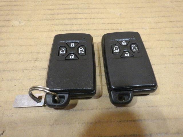 トヨタ純正スマートキー ヴォクシー・ノア70系 - メルカリ