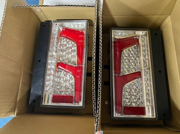 新品 小糸 小糸製作所 2連LED シーケンシャル テールランプ テールライト KOITO トラック 24V