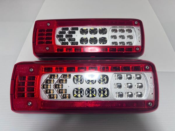 新車外し UD クオン 純正 テールライト テールランプ 左右セット VIGNAL製 トラック