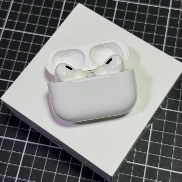 アップル『 AirPods Pro 2 』第2世代 MQD83J ライトニング端子 APPLE