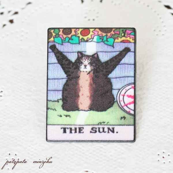 猫のピンバッジ タロットカード THE SUN 太陽 猫 バッジ ネコ 雑貨 小物 ピンズ ブローチ ネコ ピンバッチ パタミン ねこ
