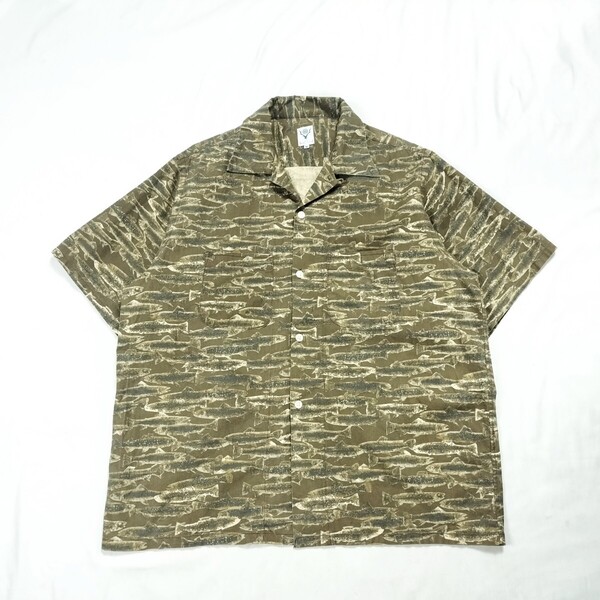 ほぼ新品 south2west8 サウスツーウエストエイトトラウト シャツ M 総柄 魚柄 オープンカラーシャツ フィッシング s2w8