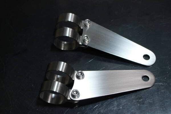 ヘッドライトステー100TYPE2ロングステンレス SR400 φ35即決価格カフェレーサールーカスDELL-SARAk964