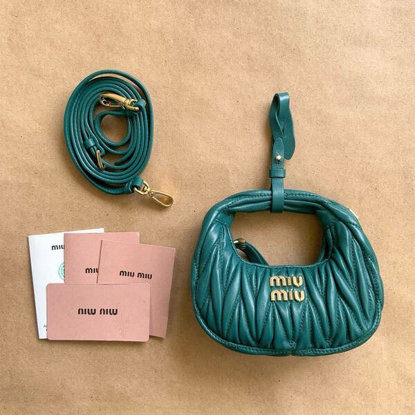 miumiu ミュウミュウ ワンダー マテラッセ レザー ホーボーバッグ マイクロ ミニ ポーチ ショルダーバッグ 新品 5NR019