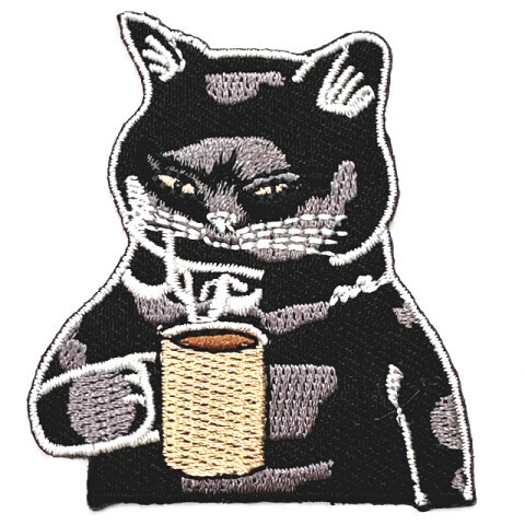 w8450 コーヒーを飲む黒猫 ワッペン 刺繍アップリケ 1枚【リメイク 入園入学 手作り 手芸材料ハンドメイド アクセサリー素材】蒸気猫パーツ