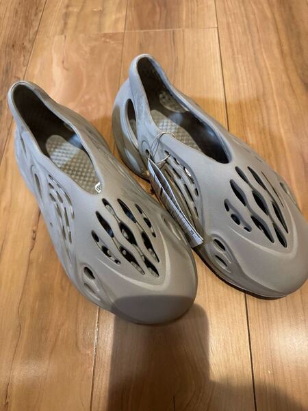 【新品未使用未着用タグ付き】adidas YEEZY Foam Runner Stone Sage サイズ:US8.5 26.5㎝