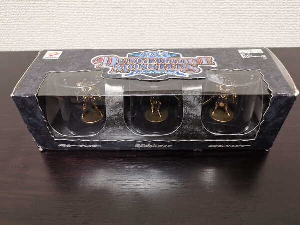 遊戯王 ダンジョンダイスモンスターズ フィギュア3体セット(バスター・ブレイダー、暗黒騎士ガイア、カオス・ソルジャー) ゴールドver