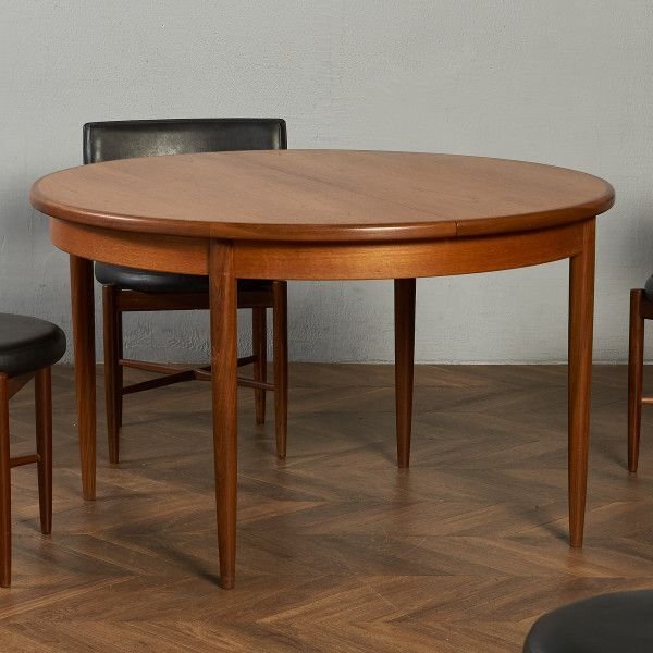 G-planのヴィンテージ家具、伸張式のコンパクトなダイニング