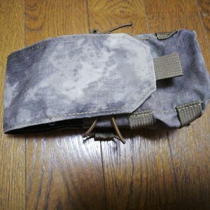 『収集品』TACTICAL TAILOR TAC-T UNIVERSAL MAG POUCH ユニバーサルマガジンポーチ A-TACS 実物