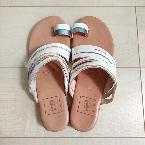 新品 未使用 WOVEN ウーヴン フラットサンダル 25センチ レザーサンダル ホワイト 白 シルバー 夏 牛革 半額