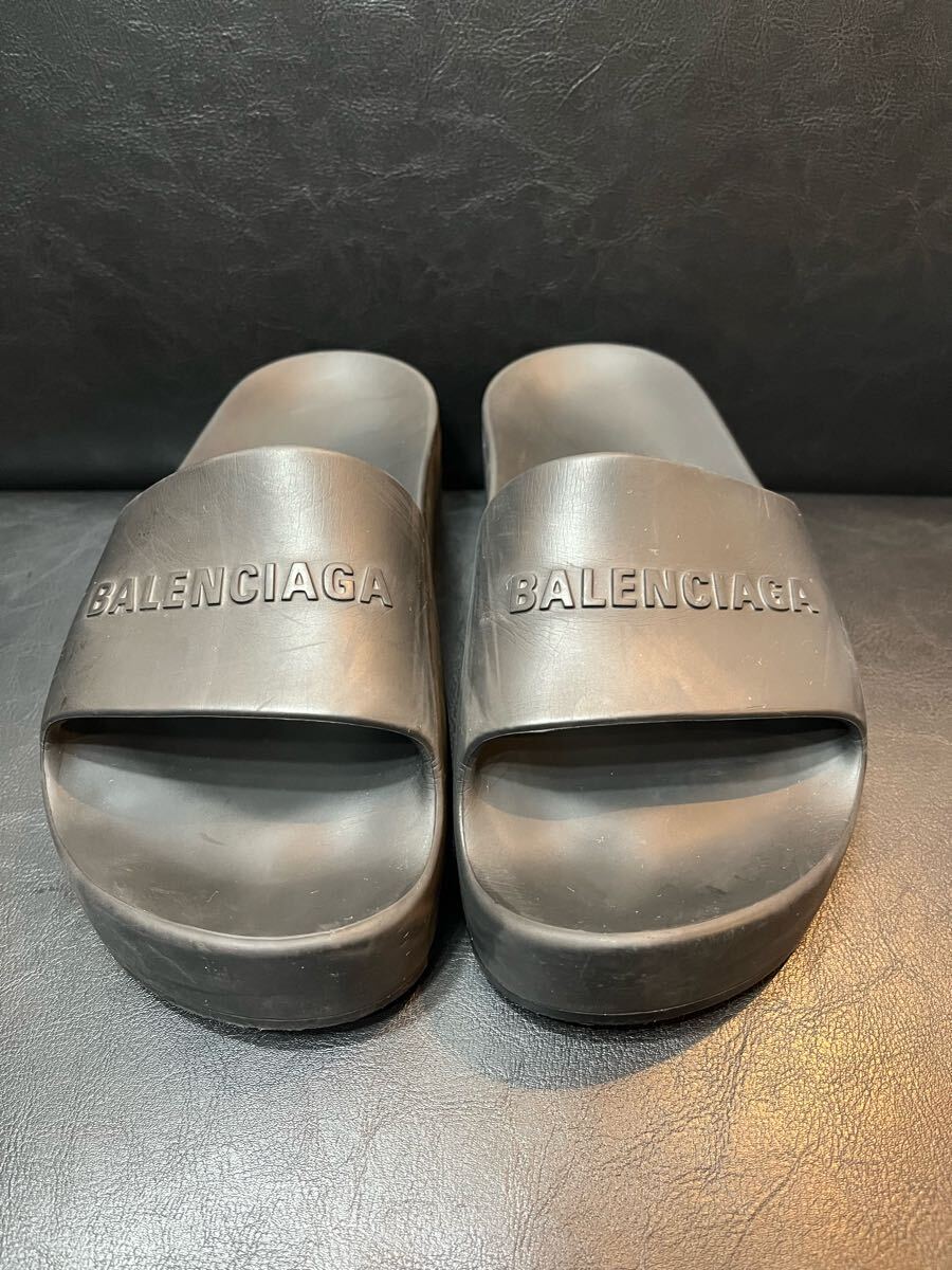 v*6様 BALENCIAGA グレー ビーチサンダル 新品未使用 バレンシアガ サンダルの値段と価格推移は?|28件の売買データ