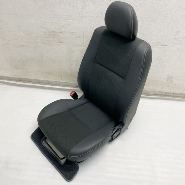 新車外し.極上☆トヨタ純正☆200系ハイエース☆ダークプライムⅡ☆純正ハーフレザー 助手席シート☆1〜8型☆シートベルトバックル付き
