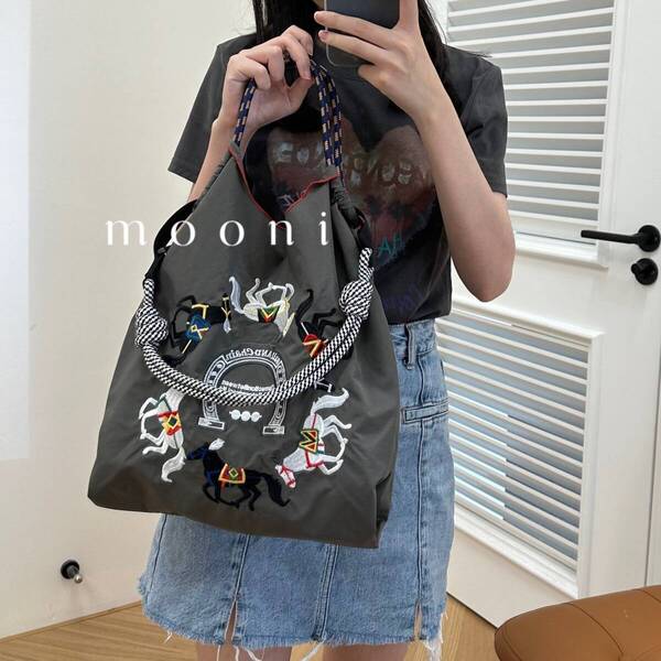 【新品!未使用!】韓国 刺繍エコバッグ 馬柄 チャコール ボールアンドチェーン ナイロン素材