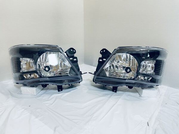 【新品・送料無料】 キャラバン E26 前期 ヘッドライト インナーブラック NV350