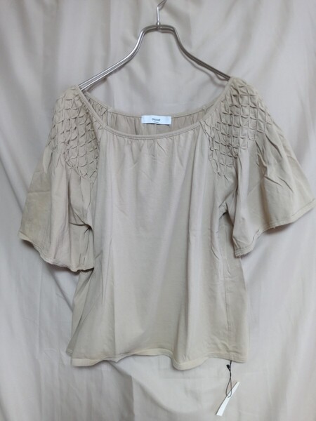 7701 ■■ Discoat スモッキング刺繍 Tシャツ 新品 サイズF ベージュ