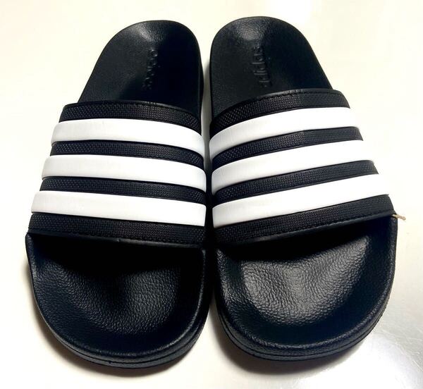 /// 新品 アディダス アディレッタ シャワー サンダル シャワーサンダル adidas 26.5㎝