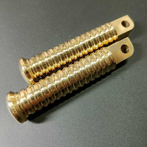 送料無料!真鍮(ブラス)製ステップ!ダイナ ソフテイル スポーツスター fxdl fxst xl883 ツインカム エヴォ ショベル パンヘッド