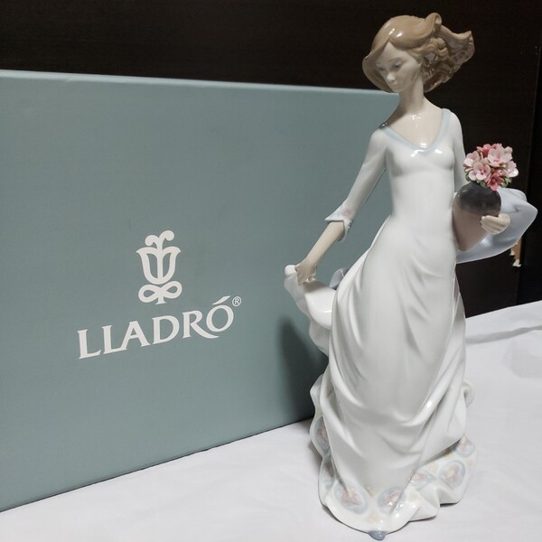リヤドロ 軽やかな足どり 置物 陶器 LLADRO オブジェ