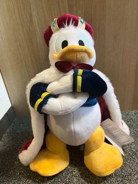 ドナルド ぬいぐるみ キーホルダー キーチェーン DONALD THE KING BIRTHDAY 2個セット ディズニーストア 未使用 王様 誕生日 キング