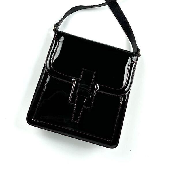 【美品】Yves Saint Laurent イヴサンローラン ショルダーバッグ ステッチ 斜め掛け パテントレザー ブラック 黒色 フォーマル 男女兼用