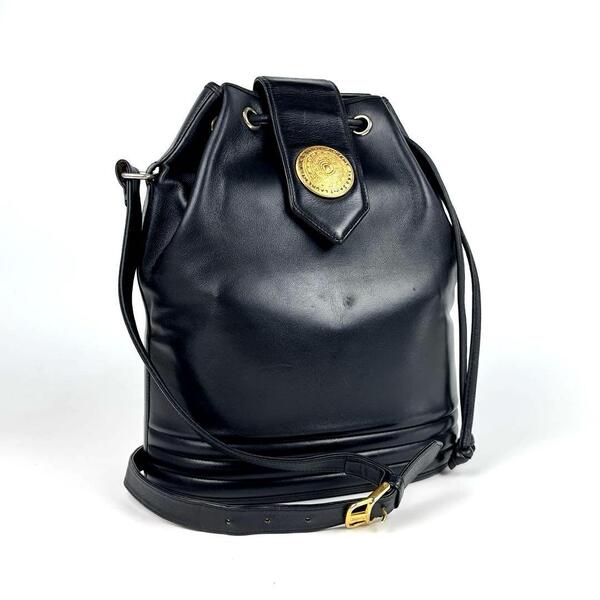 美品■Yves Saint Laurent イヴサンローラン ショルダーバッグ 巾着 ゴールド金具 YSL カサンドラ 斜め掛け レザー ブラック 黒 フォーマル