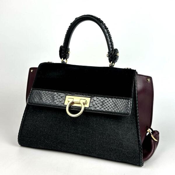 美品●Salvatore Ferragamo フェラガモ ハンドバッグ ソフィア ガンチーニ ミニボストン パイソン レザー 黒 ブラック 男女兼用 バイカラー