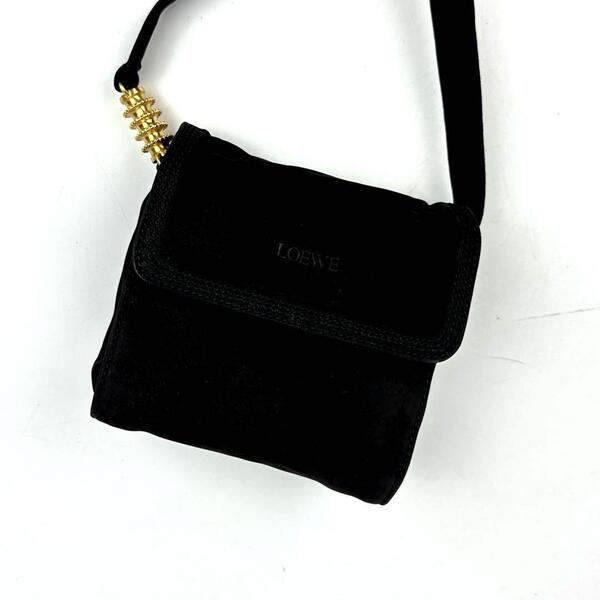 美品●LOEWE ロエベ ショルダーバッグ ロゴ型押し ツイスト金具 斜め掛け アナグラム 裏地総柄 スエード 黒 ブラック 男女兼用 フォーマル