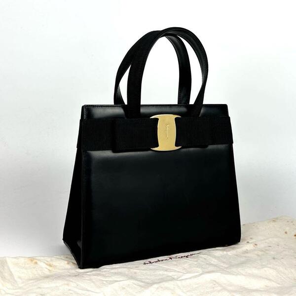 美品●Salvatore Ferragamo フェラガモ ハンドバッグ ヴァラリボン ゴールド金具 ミニトート 裏地総柄 レザー 黒 ブラック フォーマル