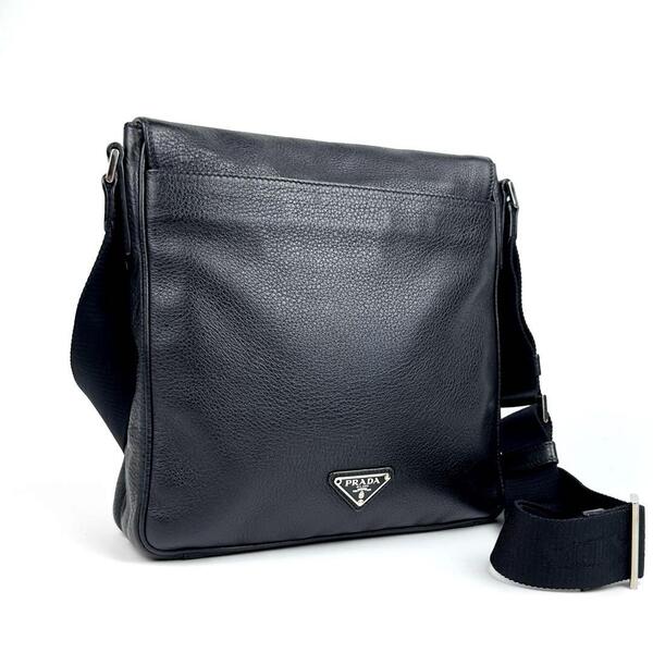 【極美品】PRADA プラダ ショルダーバッグ 三角ロゴプレート 裏地総柄 白タグ 斜め掛け シボ革 レザー ブラック 黒色 フォーマル 男女兼用