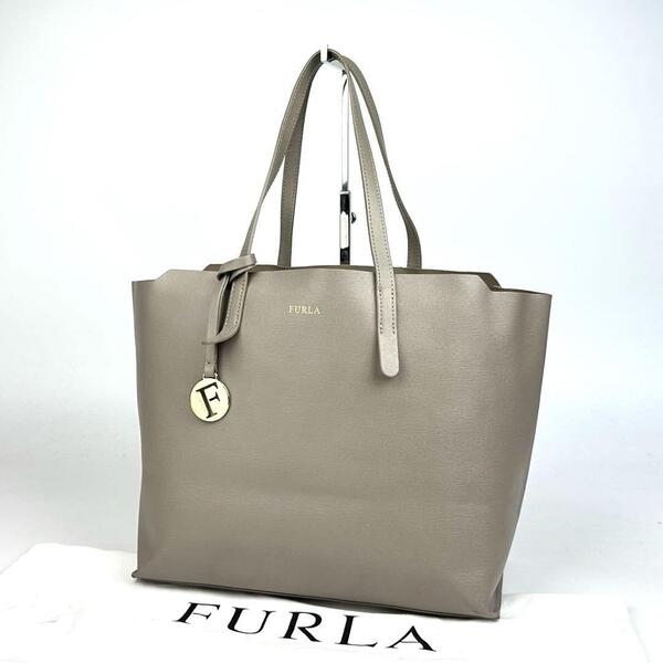 美品●FURLA フルラ サリー トートバッグ ロゴ 肩掛け ハンドバッグ サフィアーノレザー サッビア グレージュ ベージュ Fチャーム付き