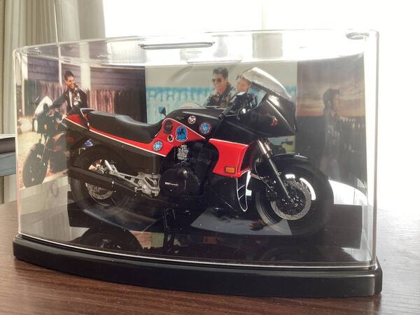 映画トップガン仕様GPZ900R プラモデル完成品