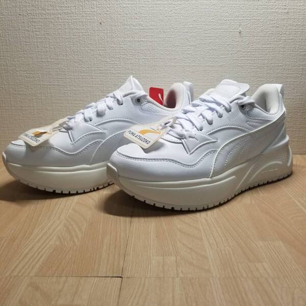 ②送料無料・新品未使用!!プーマ PUMA カジュアルシューズ スニーカー / R78 ディスラプト / 白 ホワイト 定価8690円 24.0cm