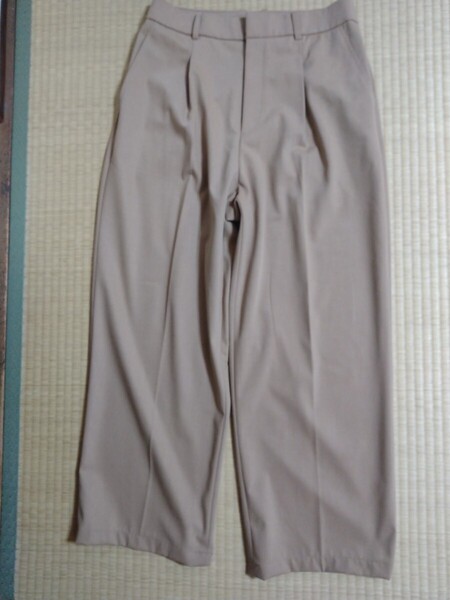 ユニクロ タックワイドパンツ ベージュ Lサイズ