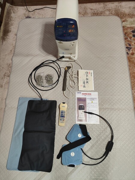 送料無料 フジ医療器 SHENPIX シェンペクス FA9000DX 家庭用電位治療器 電床シート 2極通電パッド ツボ治療用ペン リモコン他 安心取説付