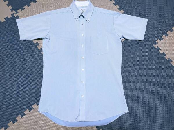 送料無料●超美品●CLOSSHI●形状安定●ボタンダウンシャツ●ストレッチ●ブルーストライプ●39 M位●MADE IN JAPAN●綺麗系●夏の着替えに