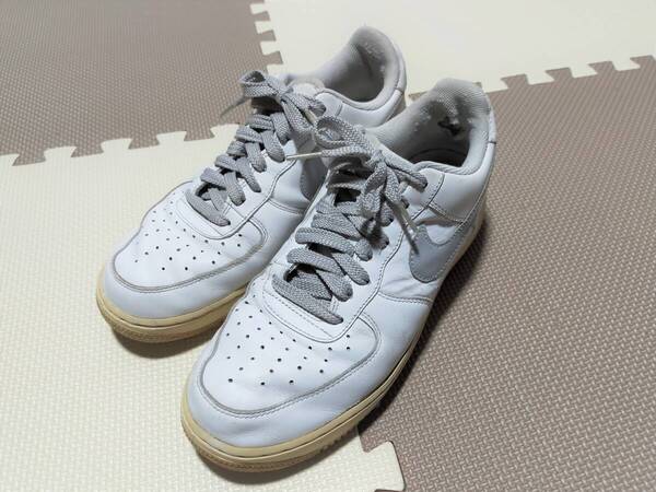 送料無料●人気●NIKE●ナイキ●AIR FORCE1●エアーフォース1●ホワイト&ライトグレー●26.5cm●ダンサー●ボーダー●アメカジ●使用感有