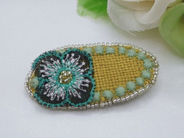 ミナペルホネン ハンドメイド ブローチ♪ビーズ刺繍 ピンmina perhonen ピン