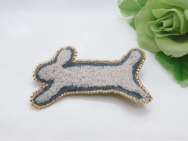 ミナペルホネン ブローチ runrunrun ハンドメイド ♪ビーズ刺繍 ピンmina perhonen