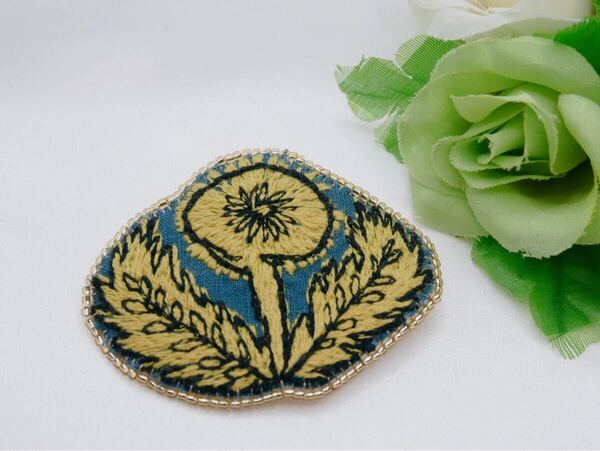 ミナペルホネン ブローチ カルテット黄色ハンドメイド ♪ビーズ刺繍 ピンmina perhonen